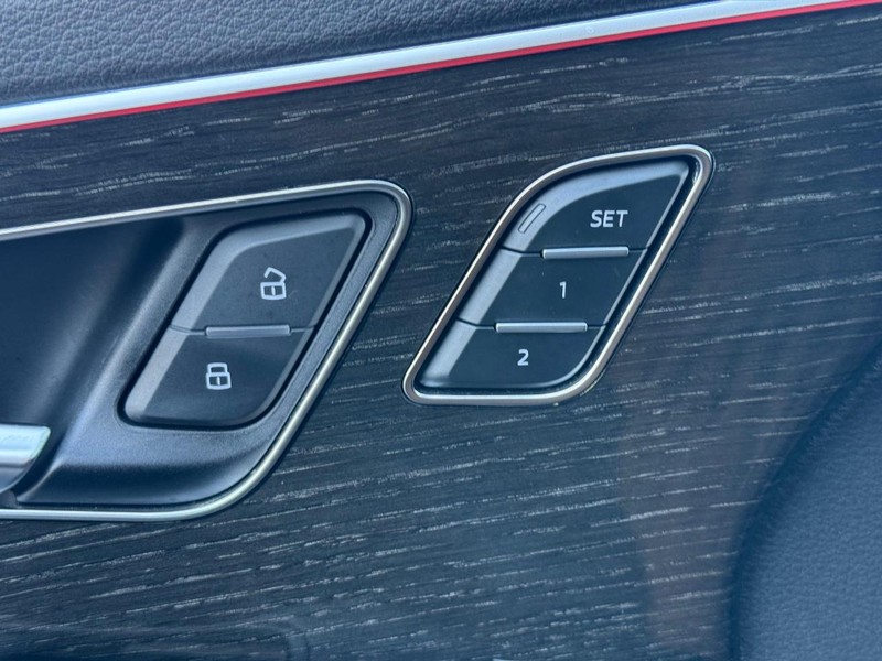 Audi Q7 Vehicle Image 16