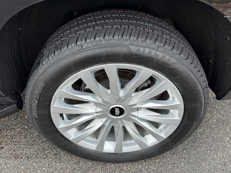 Cadillac Escalade ESV Vehicle Image 07