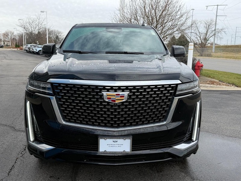 Cadillac Escalade ESV Vehicle Image 09