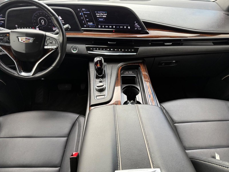 Cadillac Escalade ESV Vehicle Image 12