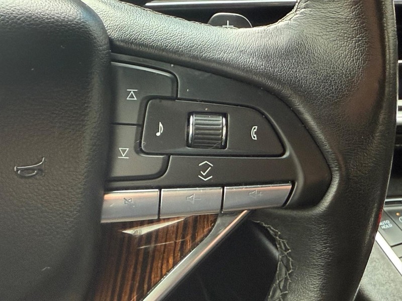 Cadillac Escalade ESV Vehicle Image 19