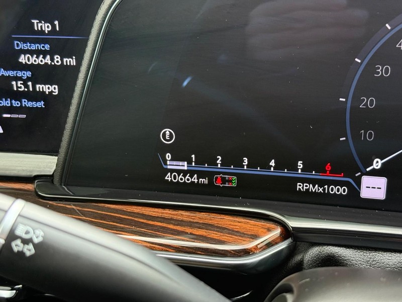 Cadillac Escalade ESV Vehicle Image 20