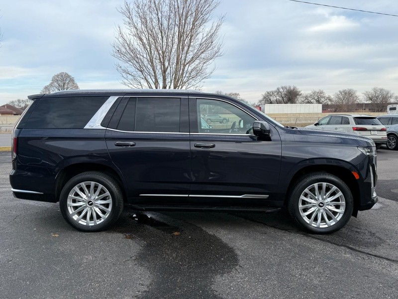 Cadillac Escalade Vehicle Image 02