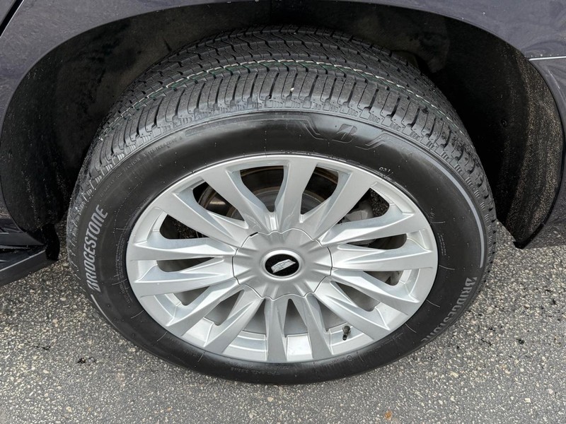 Cadillac Escalade Vehicle Image 07