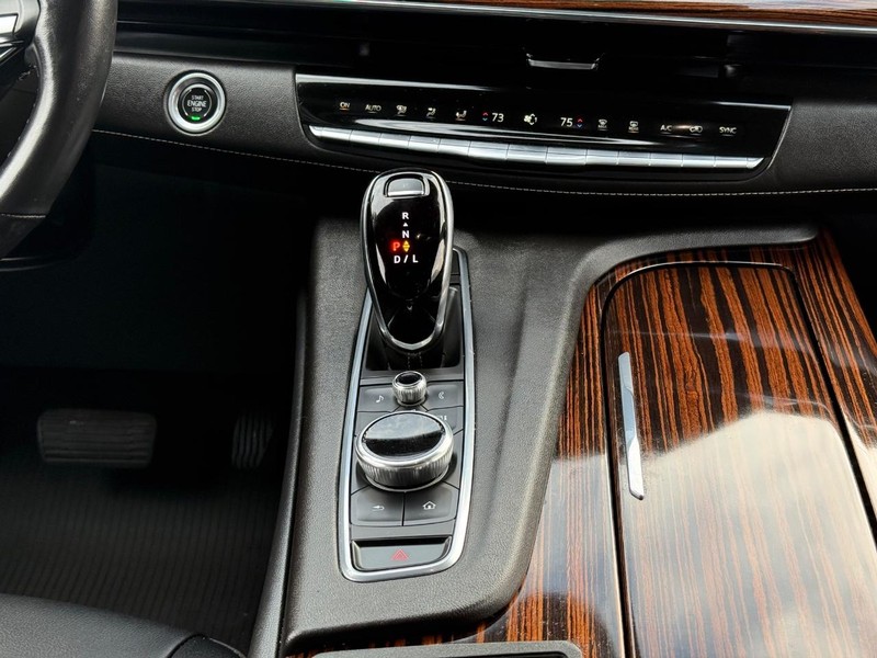 Cadillac Escalade Vehicle Image 13