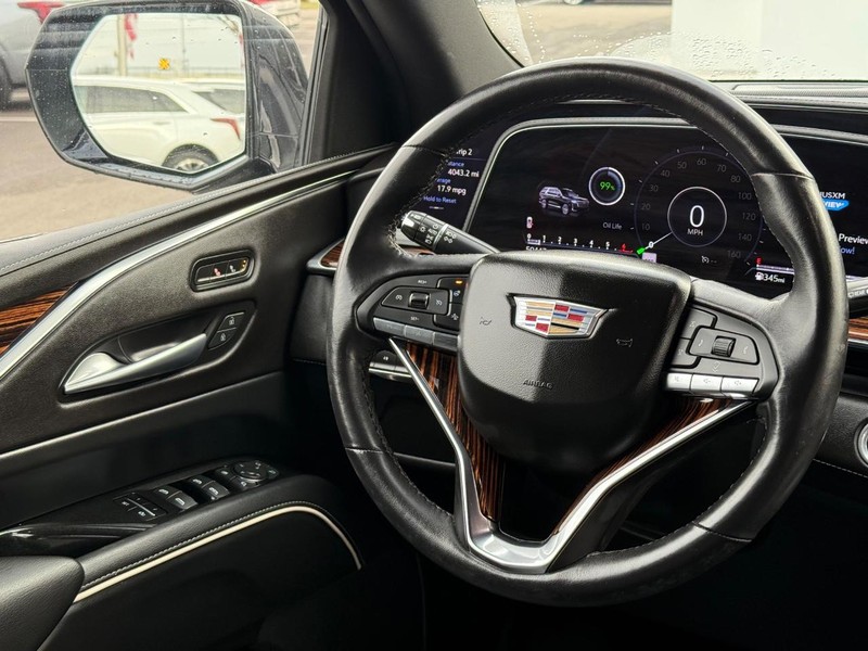 Cadillac Escalade Vehicle Image 14