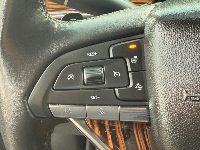 Cadillac Escalade Vehicle Image 17