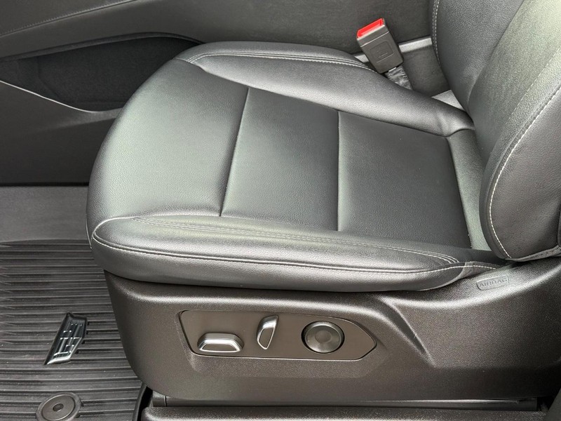 Cadillac Escalade Vehicle Image 22