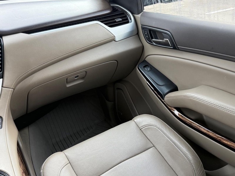 GMC Yukon Vehicle Image 15