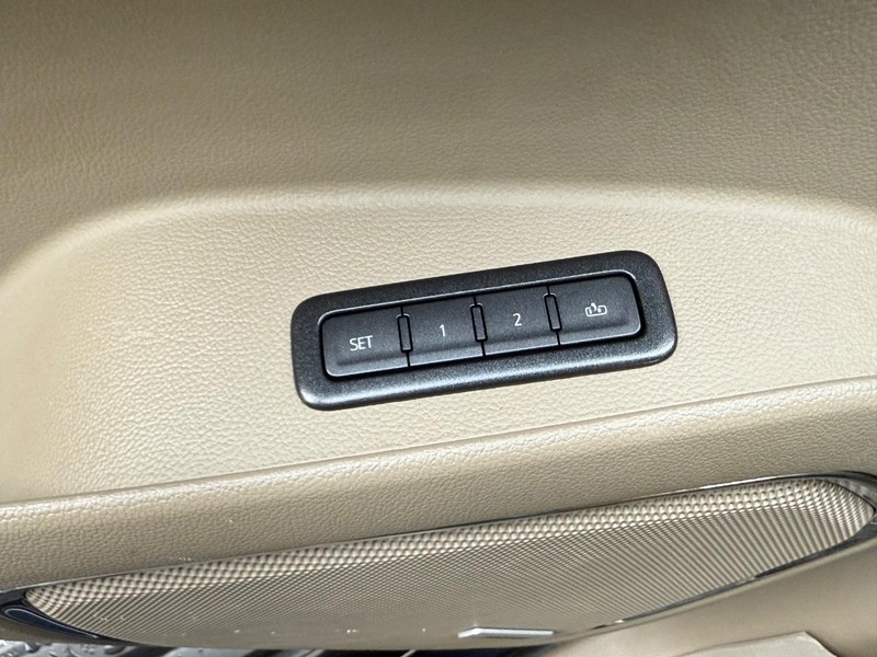 GMC Yukon Vehicle Image 16