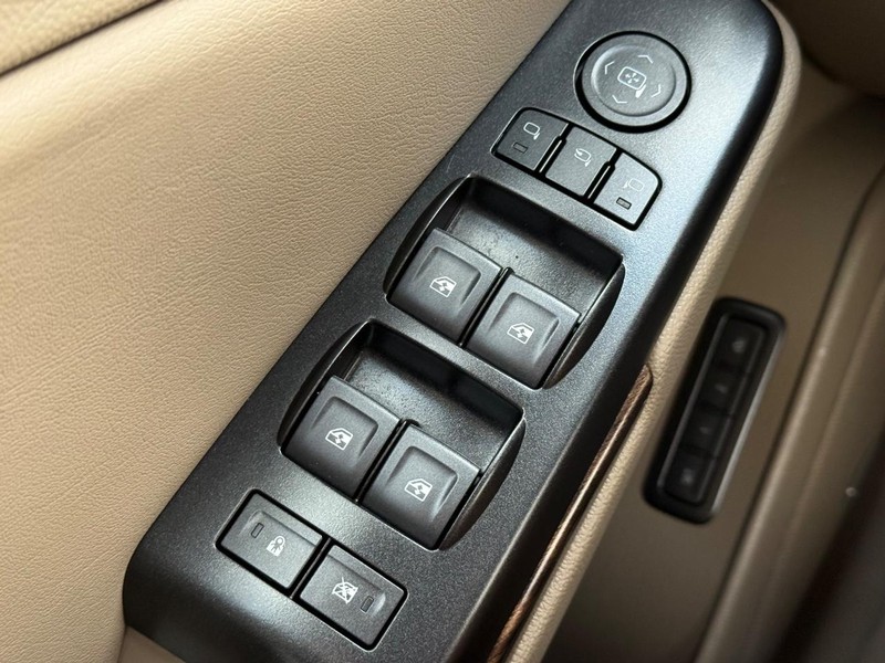 GMC Yukon Vehicle Image 22