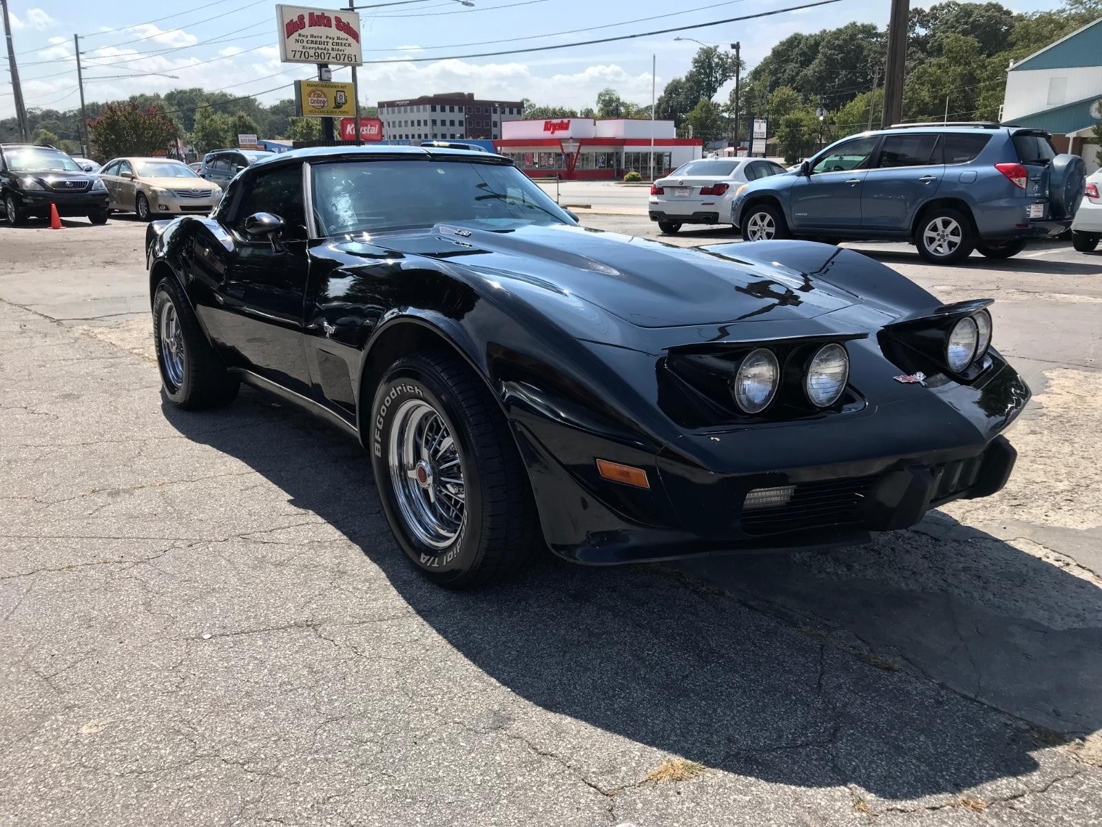 Chevrolet Corvette Vehicle Full-screen Gallery Image 4
