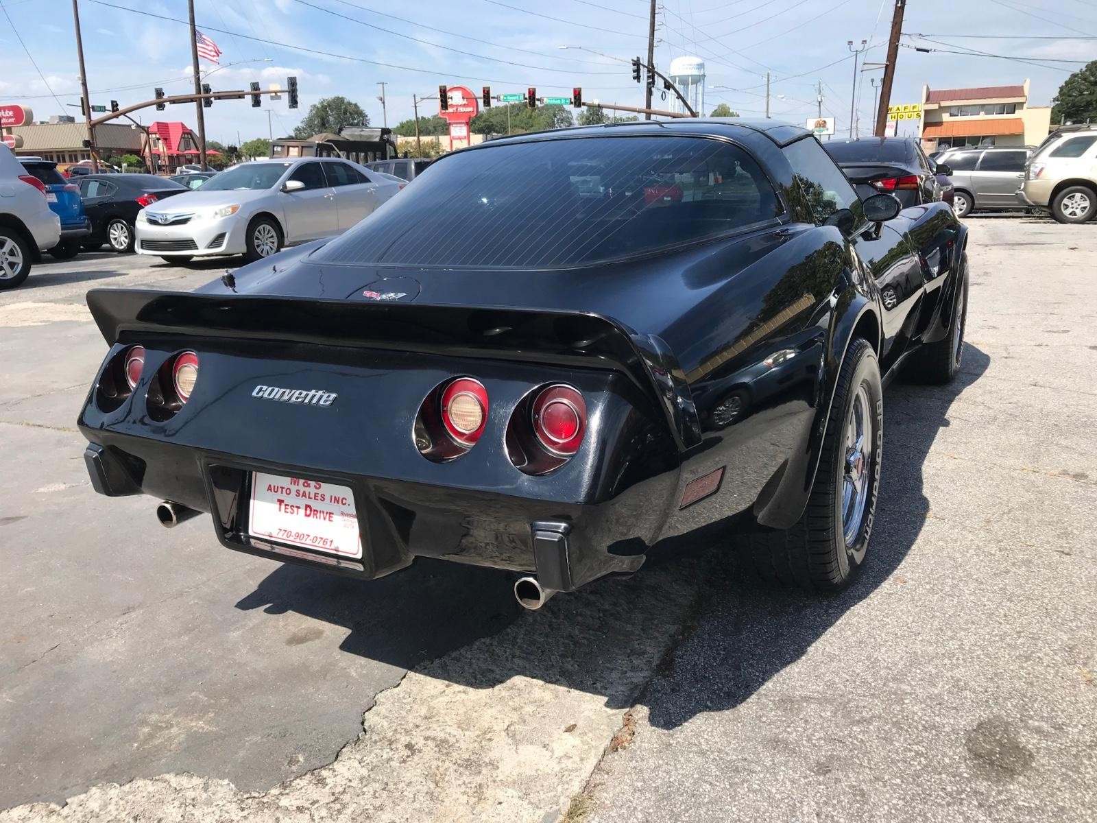 Chevrolet Corvette Vehicle Full-screen Gallery Image 5