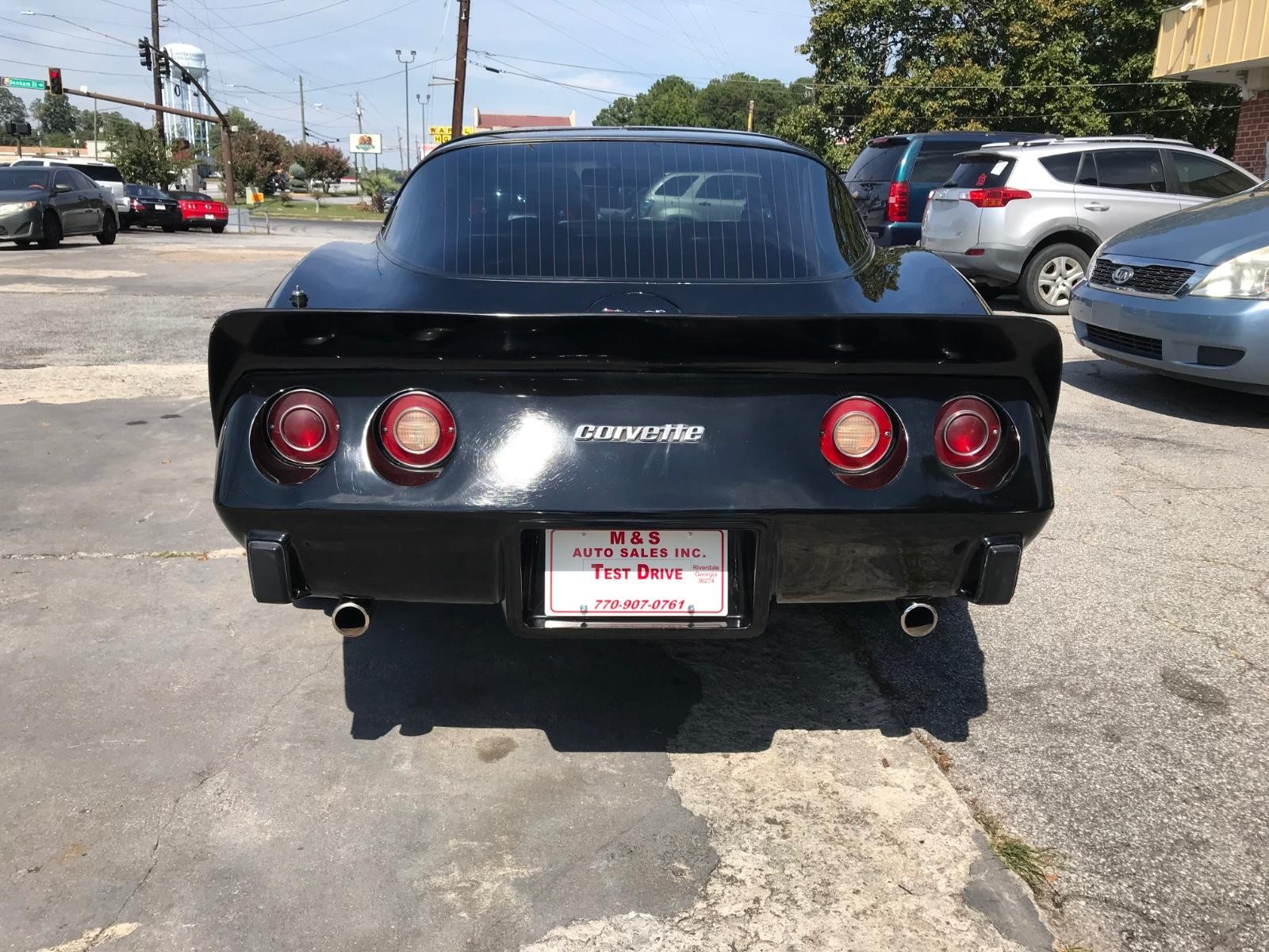 Chevrolet Corvette Vehicle Full-screen Gallery Image 6