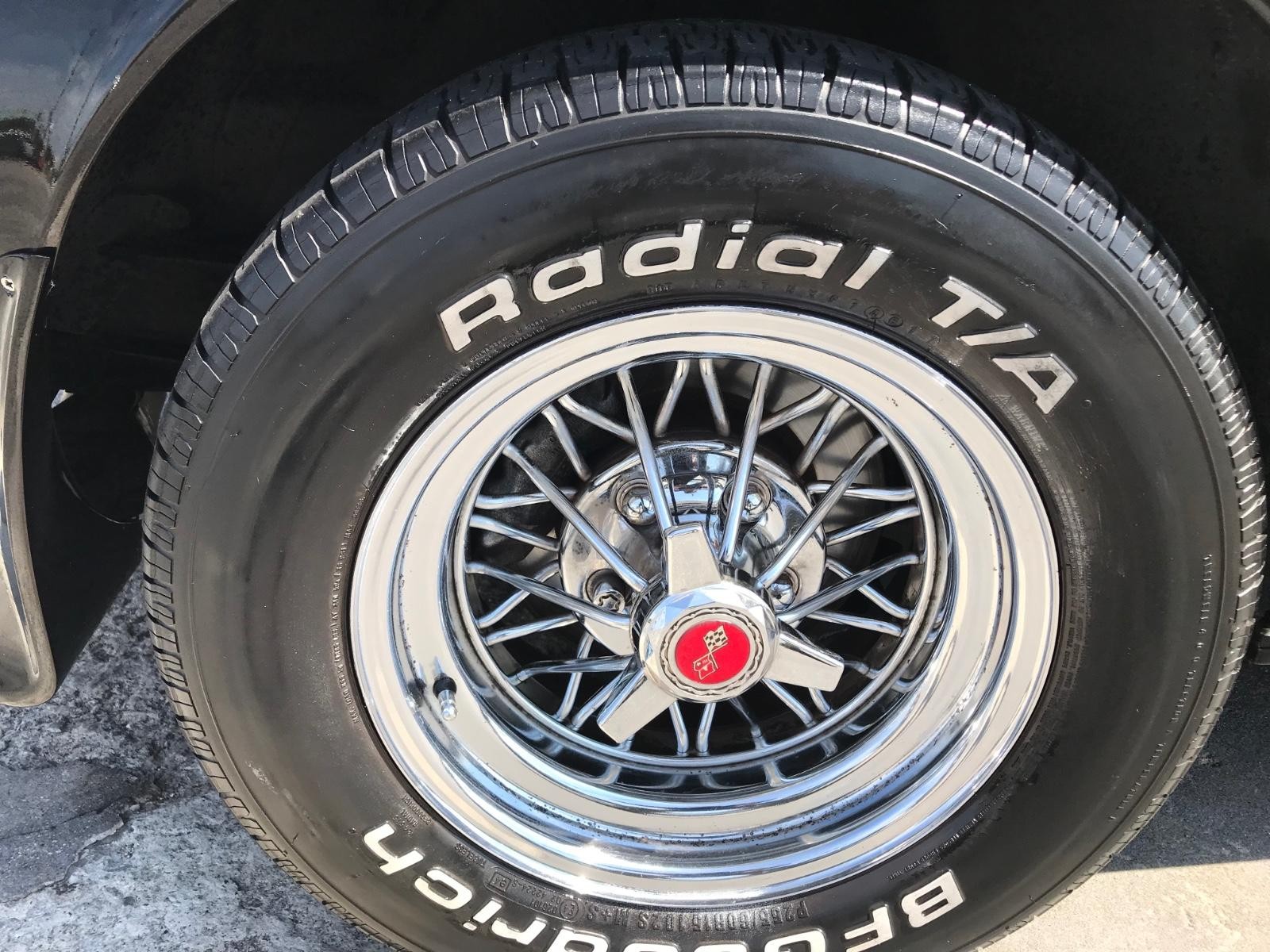 Chevrolet Corvette Vehicle Full-screen Gallery Image 8