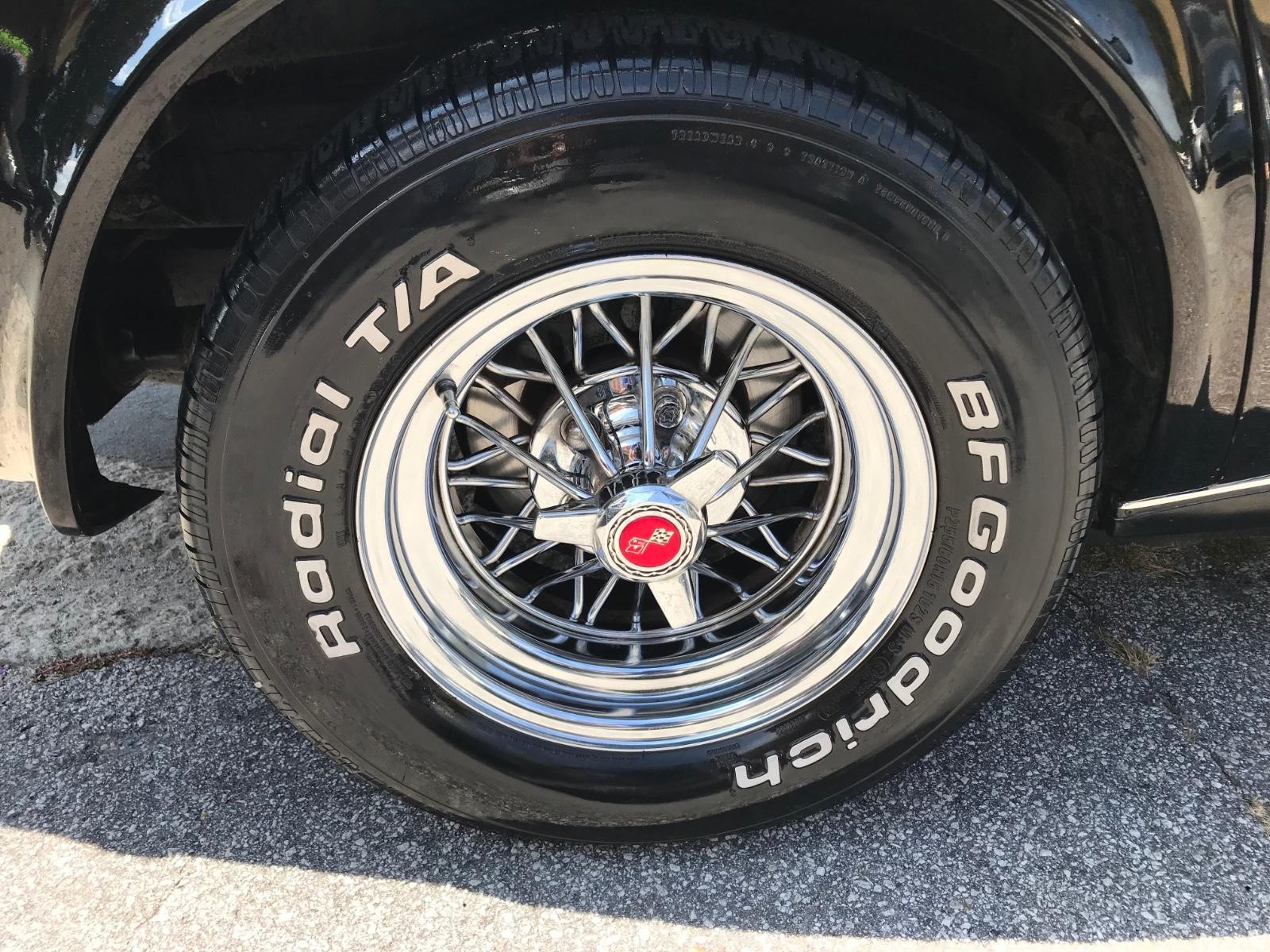 Chevrolet Corvette Vehicle Full-screen Gallery Image 10