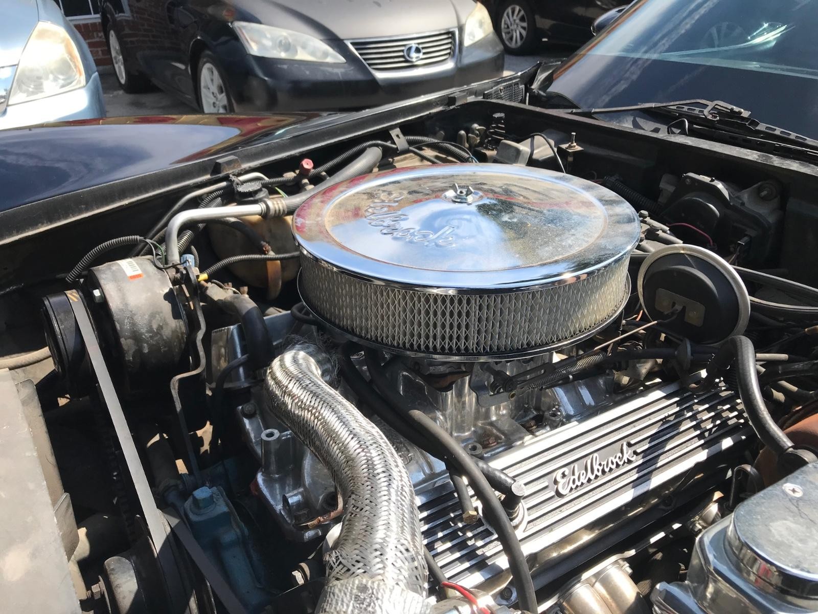 Chevrolet Corvette Vehicle Full-screen Gallery Image 18