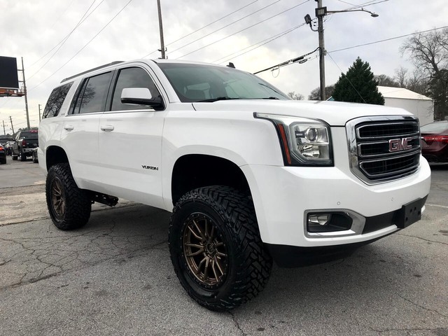 GMC Yukon Vehicle Full-screen Gallery Image 3