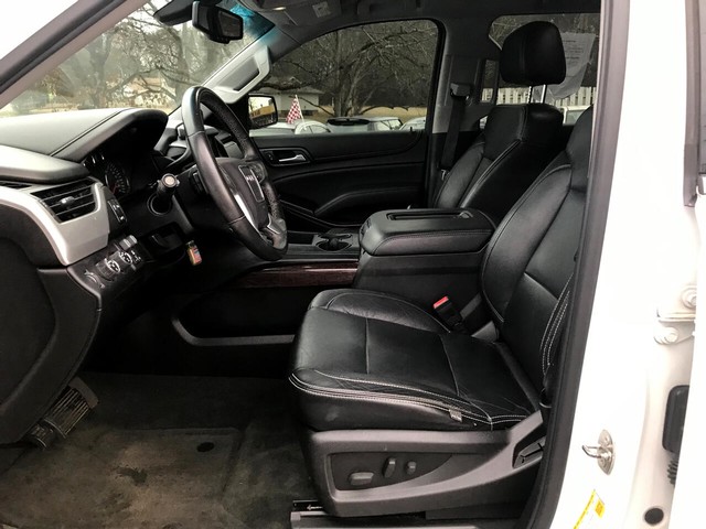 GMC Yukon Vehicle Full-screen Gallery Image 12