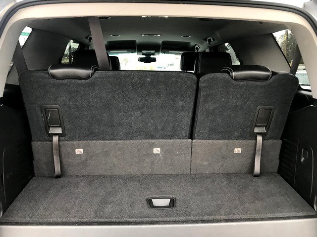 GMC Yukon Vehicle Full-screen Gallery Image 13