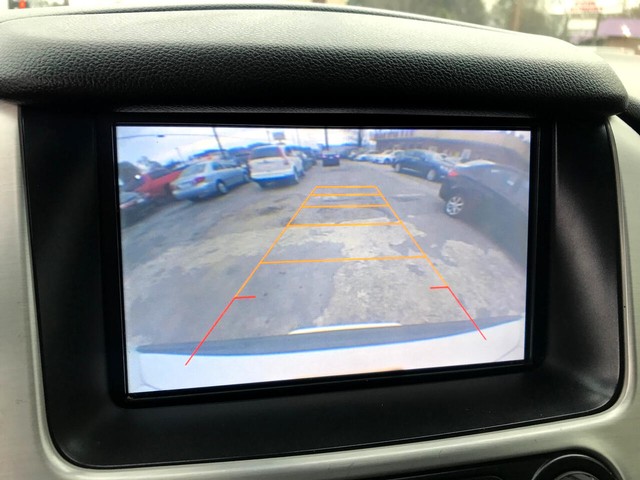 GMC Yukon Vehicle Full-screen Gallery Image 14