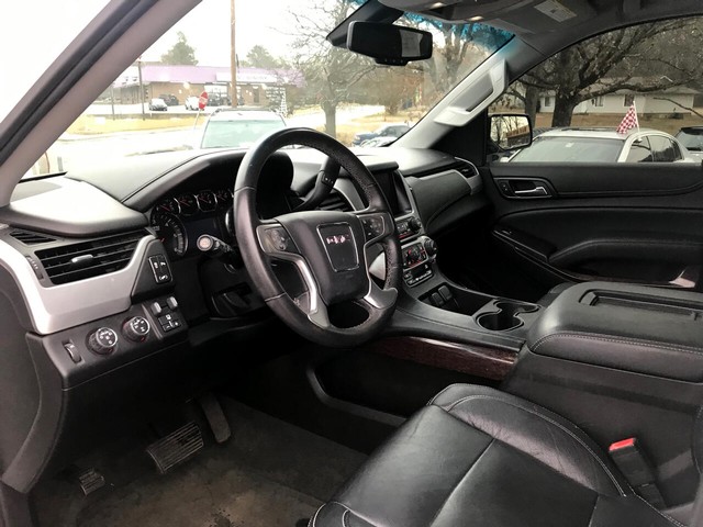 GMC Yukon Vehicle Full-screen Gallery Image 16