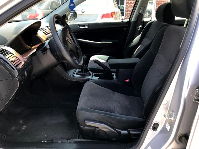 Honda Accord Sedan Vehicle Full-screen Gallery Image 7