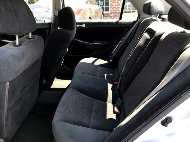 Honda Accord Sedan Vehicle Full-screen Gallery Image 9