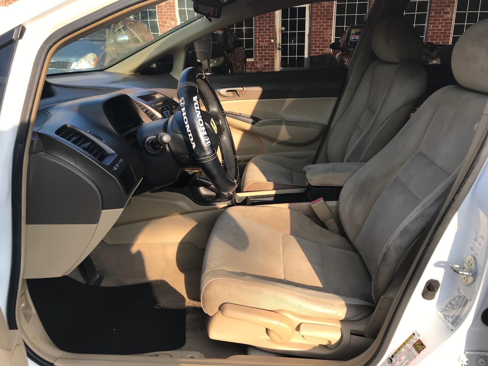 Honda Civic Sedan Vehicle Full-screen Gallery Image 8