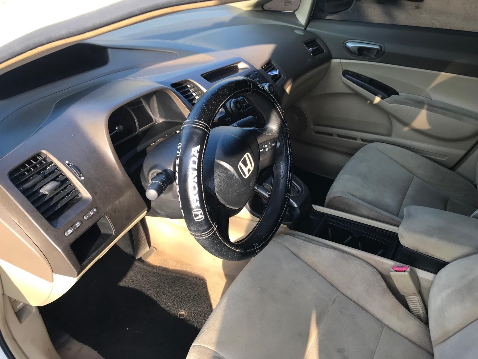 Honda Civic Sedan Vehicle Full-screen Gallery Image 9