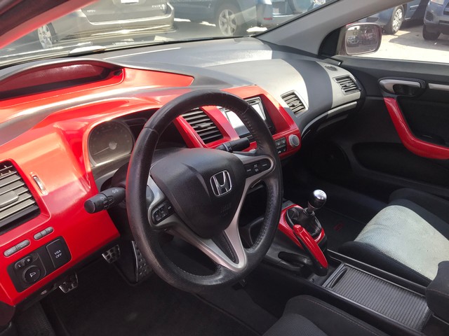 Honda Civic Coupe Vehicle Full-screen Gallery Image 9