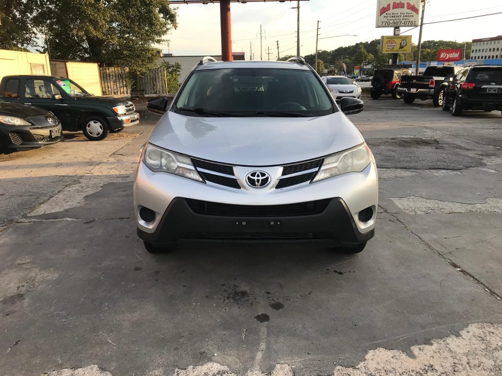 Toyota RAV4 Vehicle Full-screen Gallery Image 2