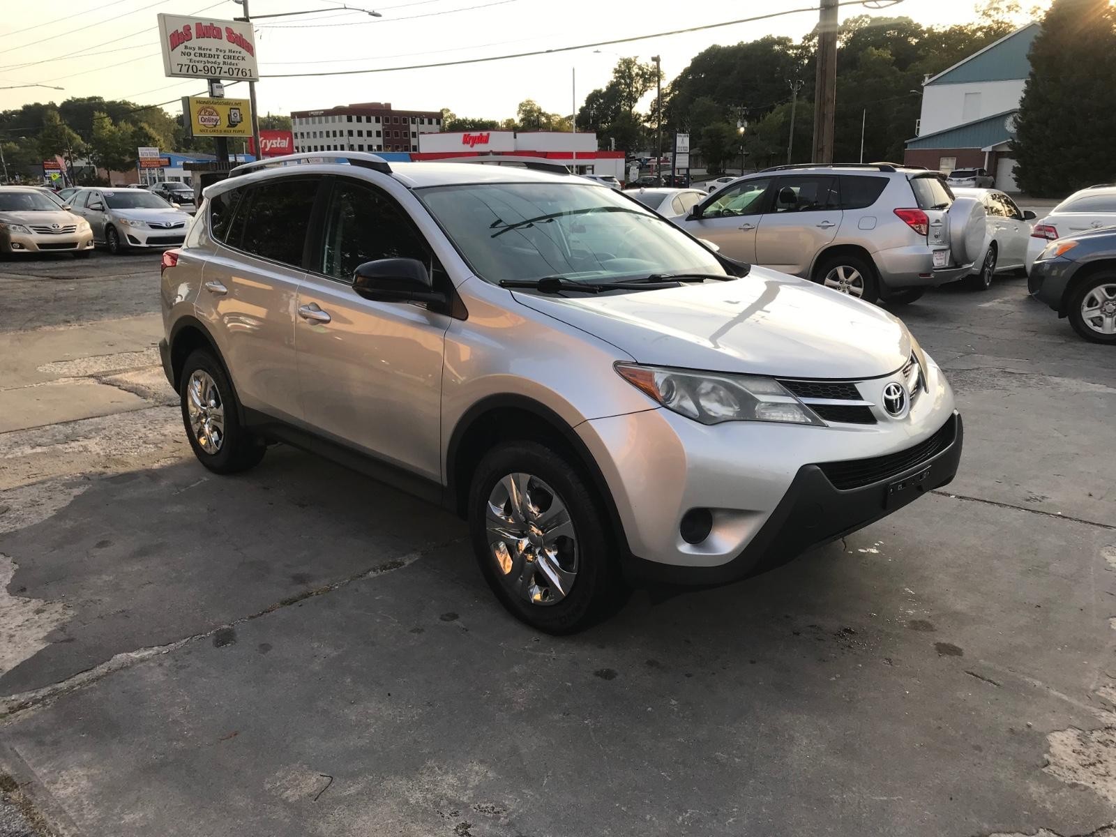 Toyota RAV4 Vehicle Full-screen Gallery Image 3