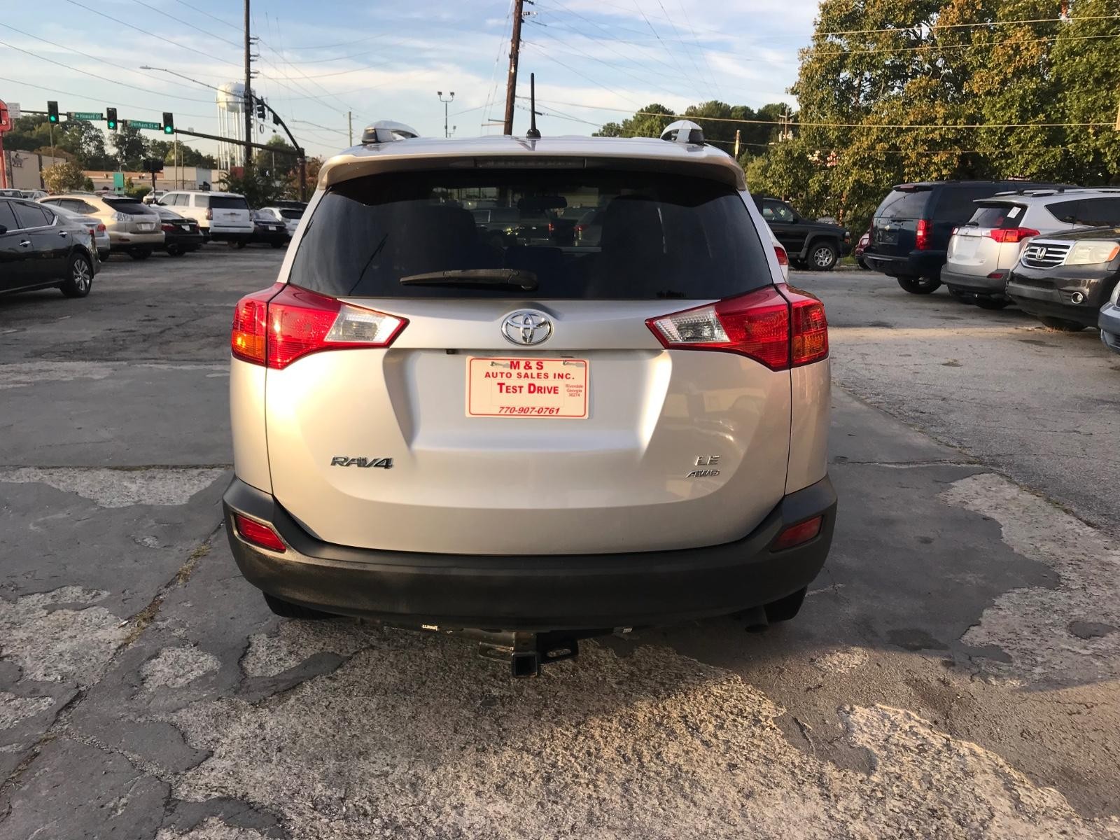 Toyota RAV4 Vehicle Full-screen Gallery Image 5