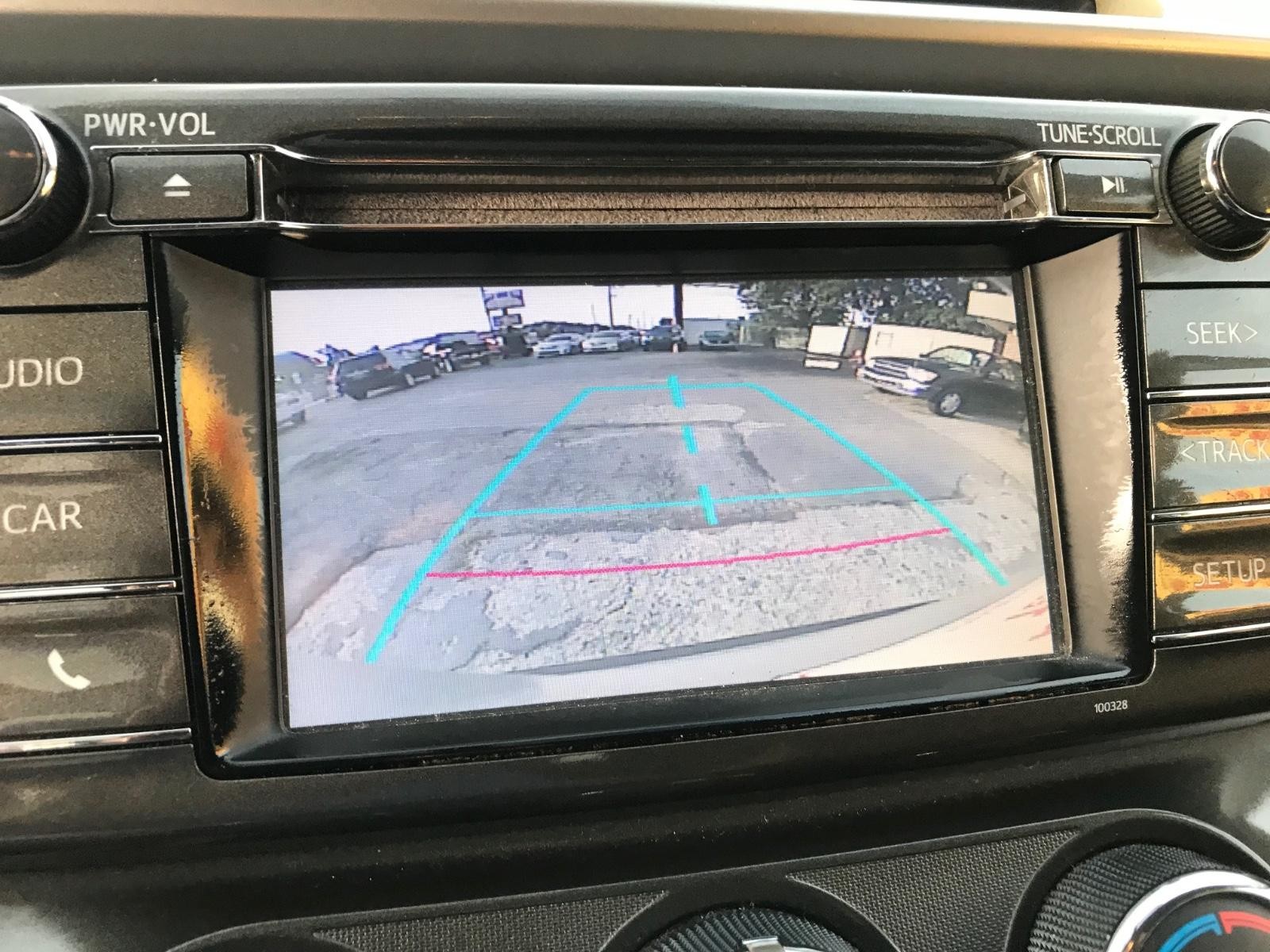 Toyota RAV4 Vehicle Full-screen Gallery Image 9