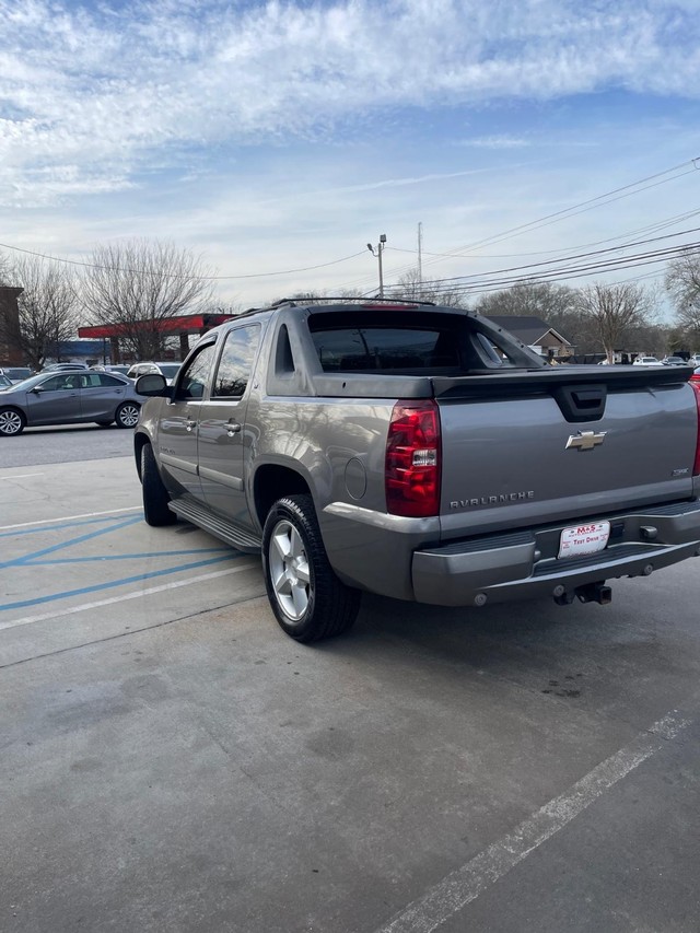 Chevrolet Avalanche Vehicle Full-screen Gallery Image 5