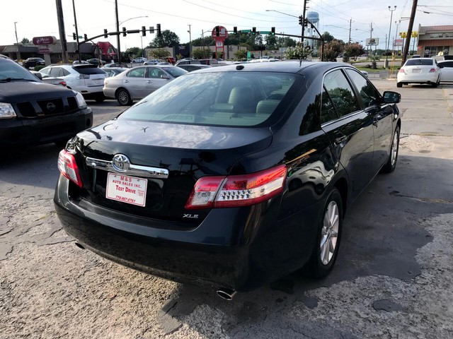 2011 Toyota Camry XLE photo 4
