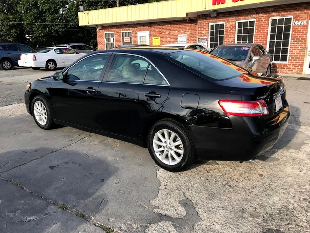 Toyota Camry Vehicle Full-screen Gallery Image 6