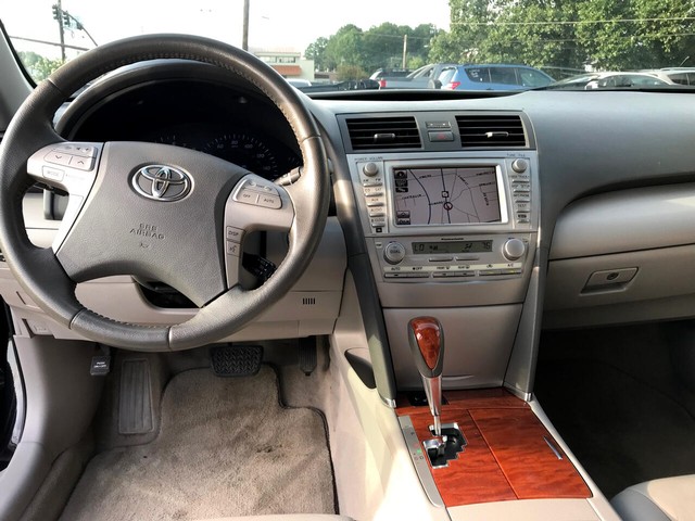 Toyota Camry Vehicle Full-screen Gallery Image 13