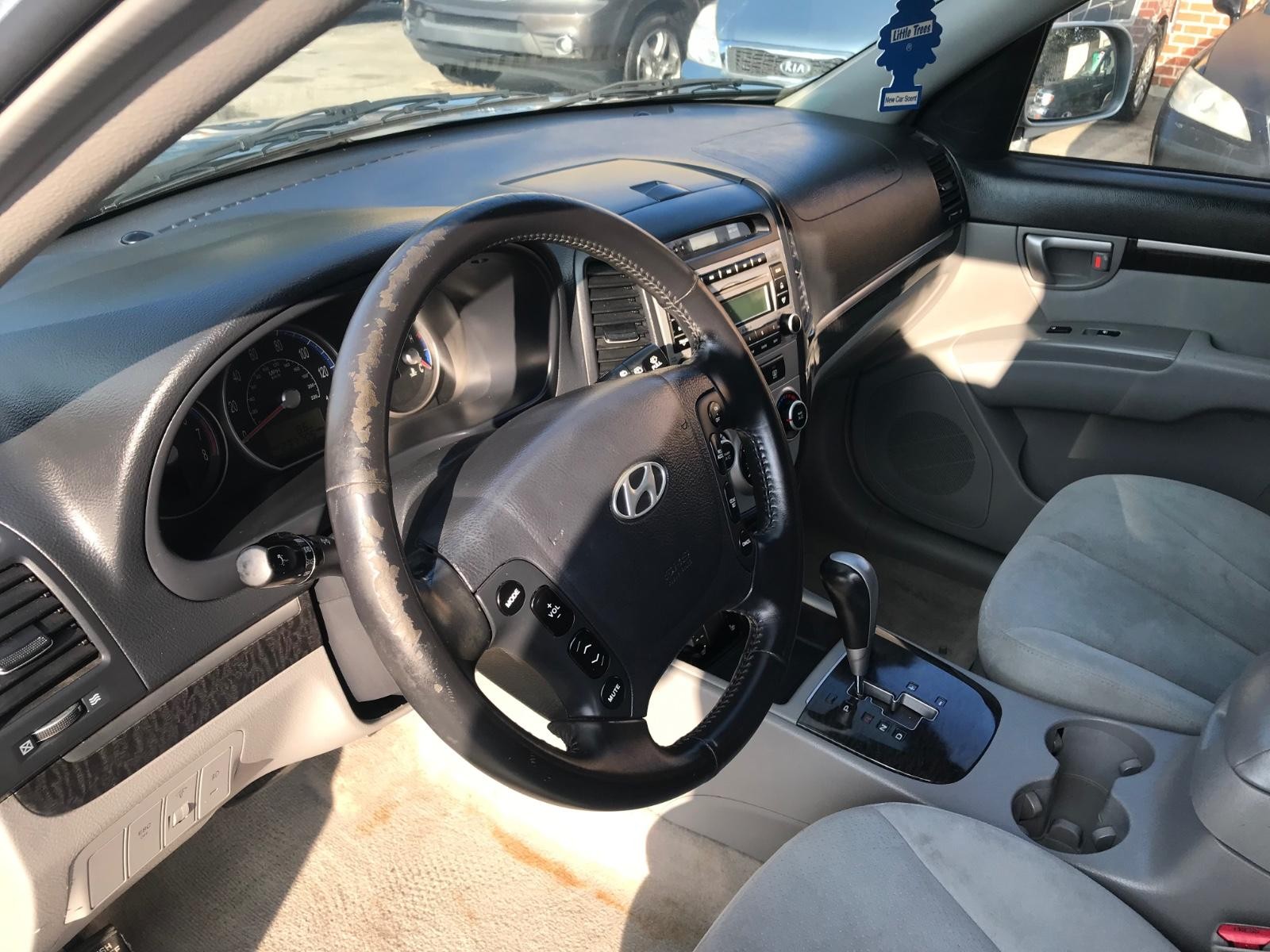 Hyundai Santa Fe Vehicle Full-screen Gallery Image 9