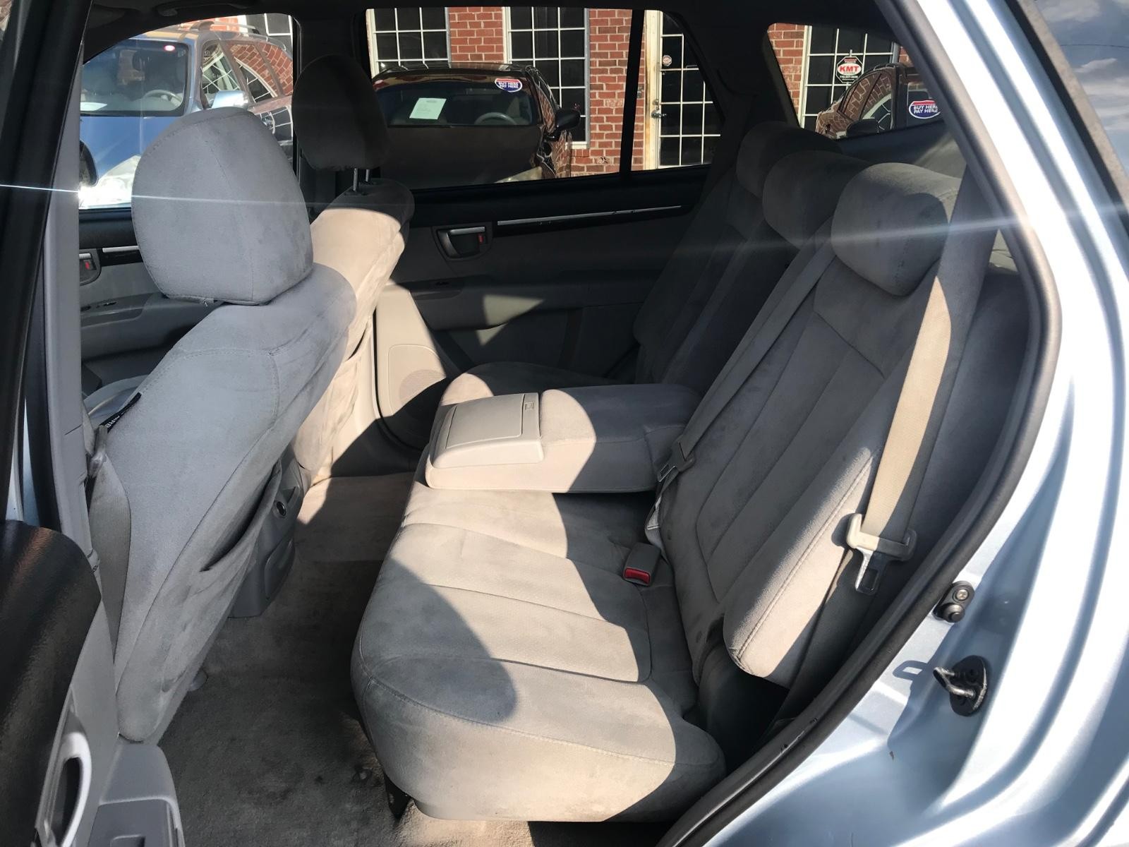 Hyundai Santa Fe Vehicle Full-screen Gallery Image 10