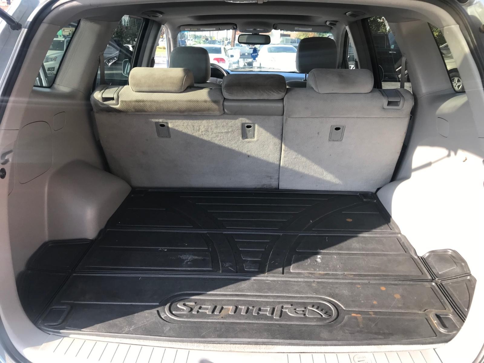 Hyundai Santa Fe Vehicle Full-screen Gallery Image 11