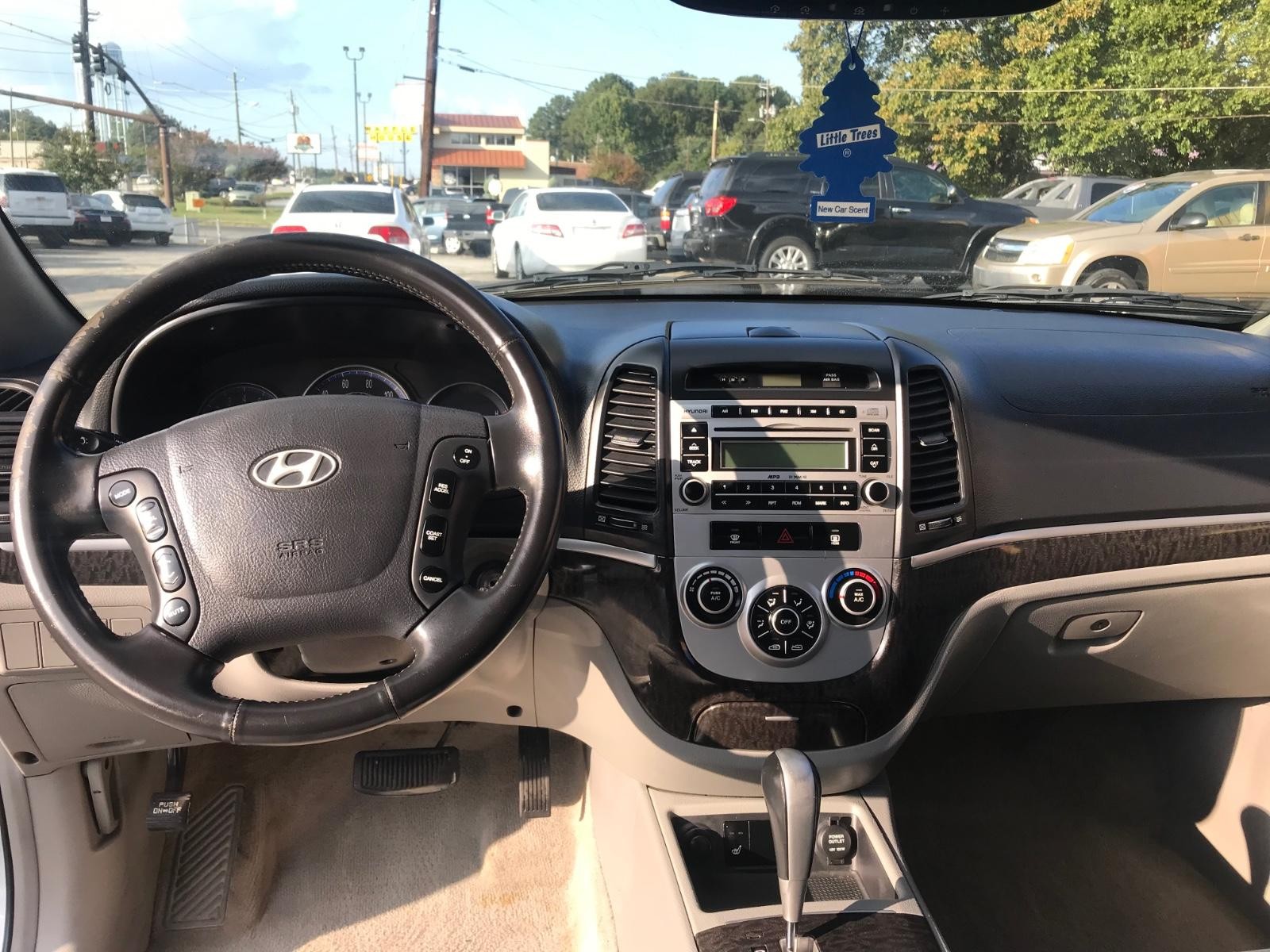 Hyundai Santa Fe Vehicle Full-screen Gallery Image 12