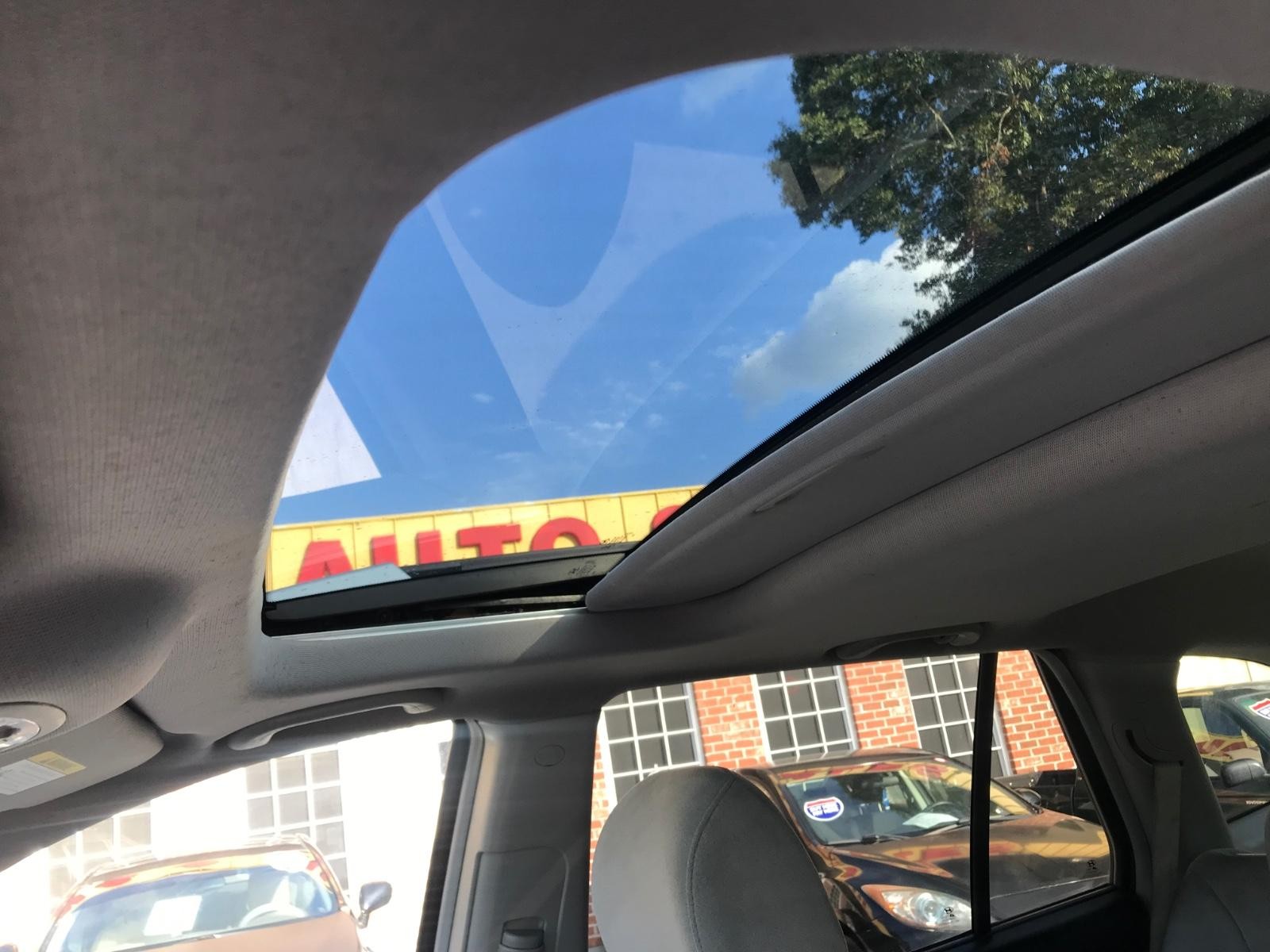 Hyundai Santa Fe Vehicle Full-screen Gallery Image 13