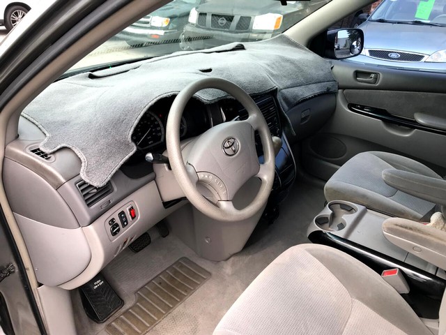2004 Toyota Sienna CE photo 10