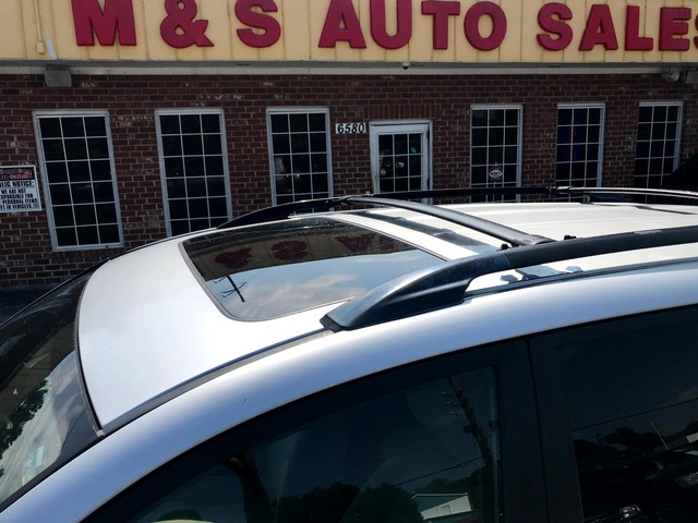 Toyota RAV4 Vehicle Full-screen Gallery Image 8