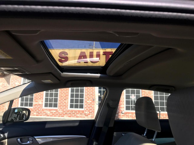 Honda Civic Sedan Vehicle Full-screen Gallery Image 11