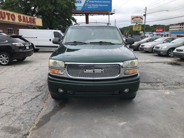 GMC Yukon Denali Vehicle Full-screen Gallery Image 2