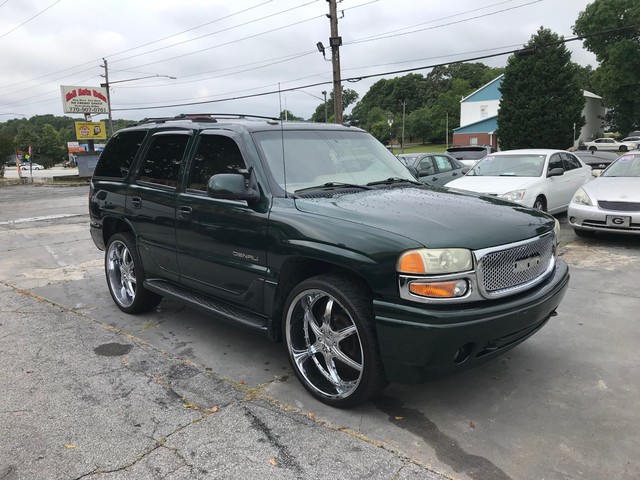 GMC Yukon Denali Vehicle Full-screen Gallery Image 3