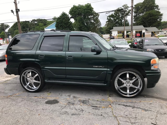 GMC Yukon Denali Vehicle Full-screen Gallery Image 4